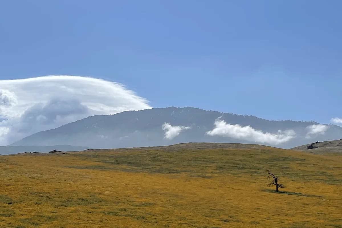 Golden Kern County hills under blue sky — urgent manufactured-home leveling coverage across the valley
